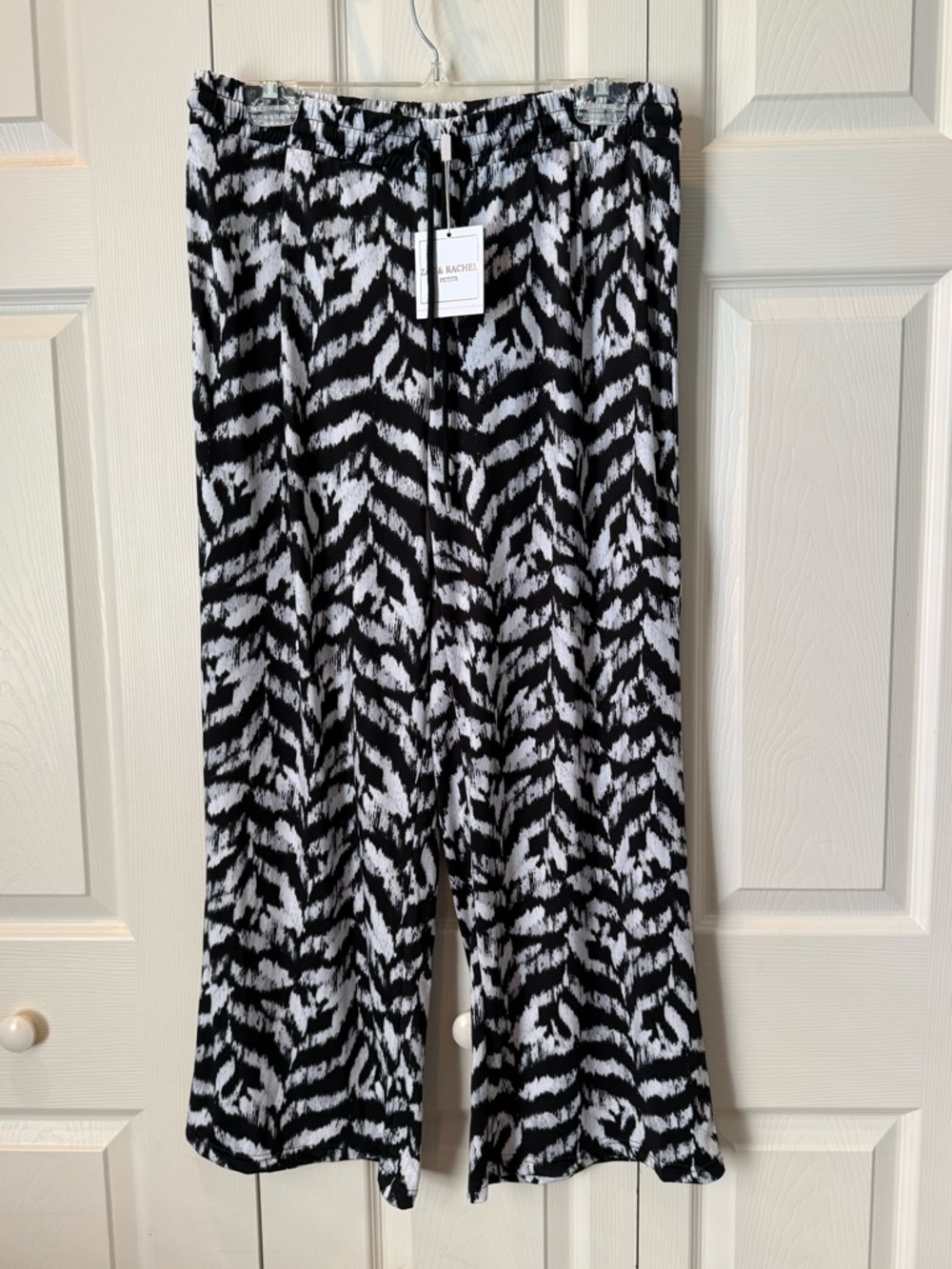 # NWT Petite L Zac & Rachel Black and White Wide Leg Pants